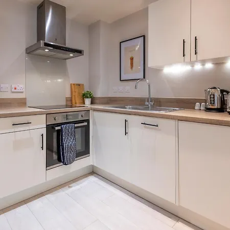 Harvey Nic's & Designer Quarter 18 Ch Apartment