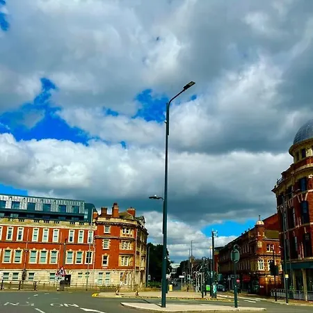 Harvey Nic's & Designer Quarter 18 Ch Apartment Leeds (West Yorkshire)