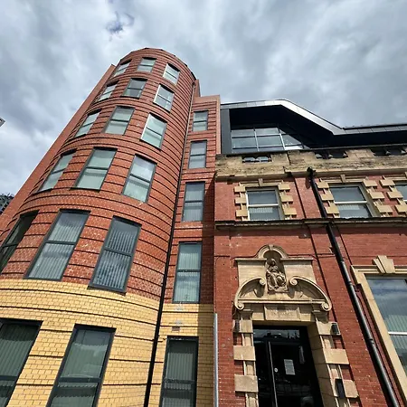Harvey Nic's & Designer Quarter 18 Ch Leeds (West Yorkshire)