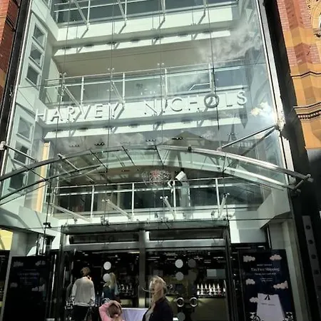Harvey Nic's & Designer Quarter 18 Ch *