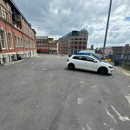 Harvey Nic's & Designer Quarter 18 Ch Apartment Leeds (West Yorkshire)