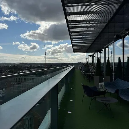 Harvey Nic's & Designer Quarter 18 Ch Apartment Leeds (West Yorkshire)