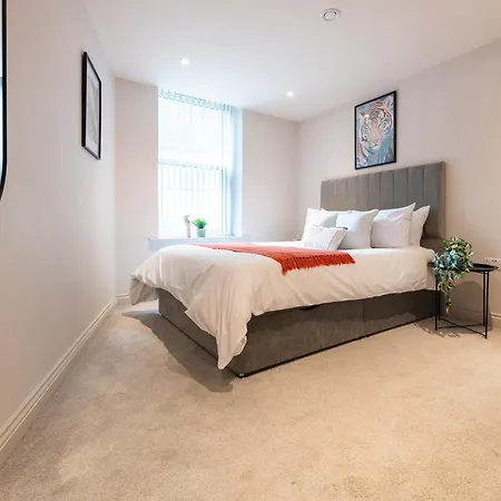 Harvey Nic's & Designer Quarter 18 Ch Apartment *
